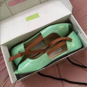 Glossy Mint Flats